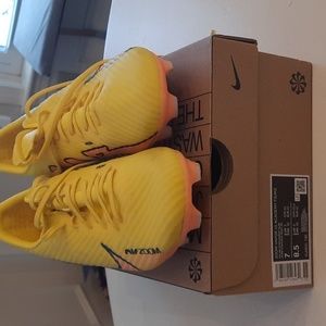 Nike Zoom Vapor Soccer Cleats Womens 8.5 / Men's 7